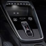 Audi A3 Uyumlu Vites Etrafı 5D Karbon Görünümlü TPU Koruma 2025-2026 - Görsel 2